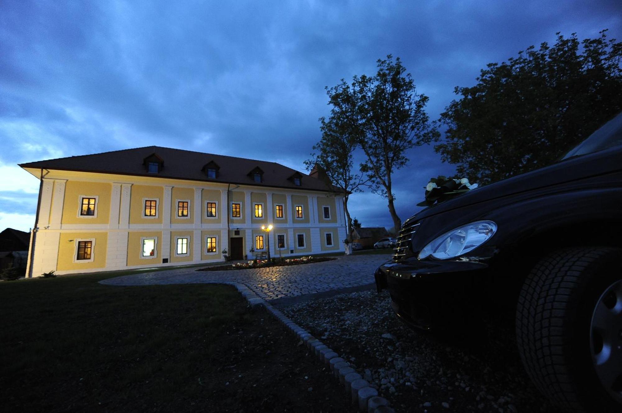 Castel Haller Ogra Esterno foto